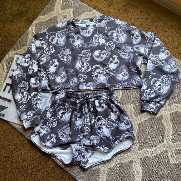 Shein 2 piece short set. Size small - Picture 1 of 6